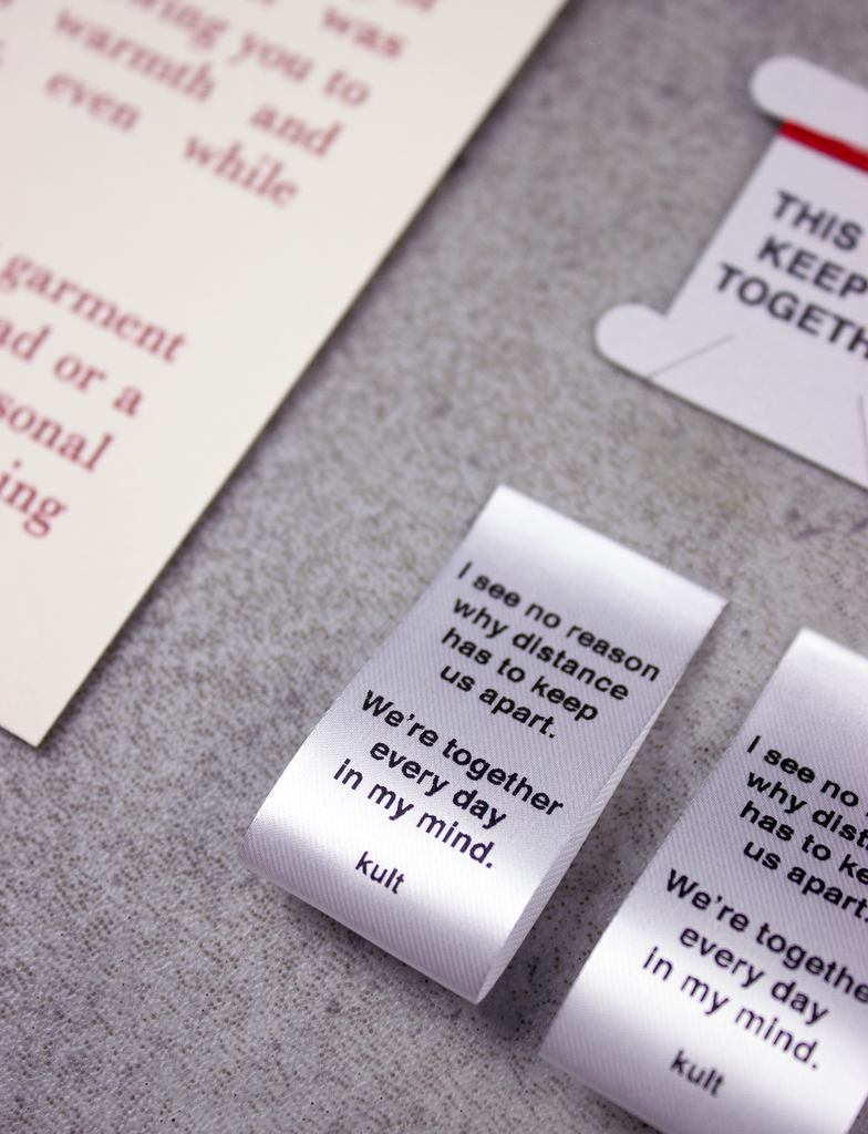 Close-up on one of the two HD satin labels that have been expertly cut and pre-folded, making their application extremely easy.